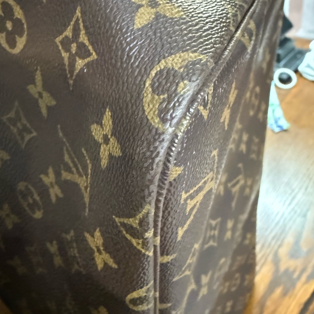 Louis Vuitton Neverfull Monogram Tote GM - Picture 8 of 15